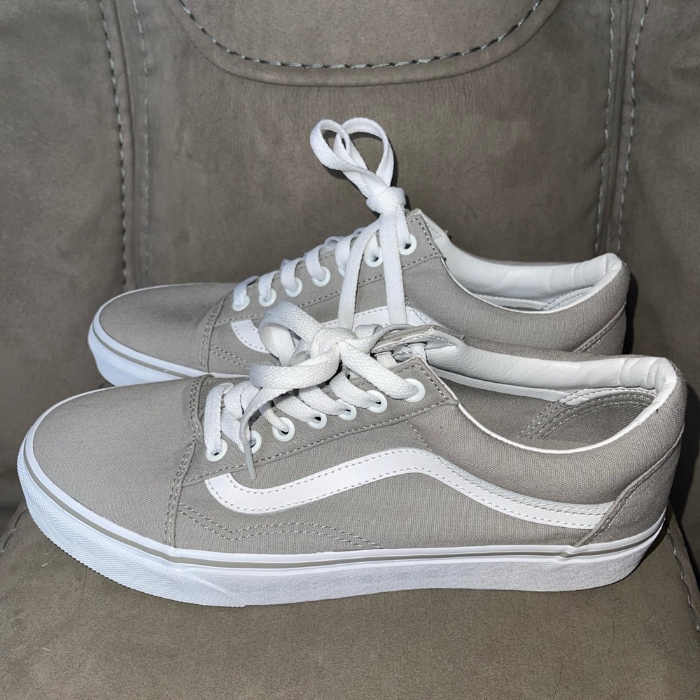 New Vans Old Skool in Drizzle(light gray) & True White size 10.5 W